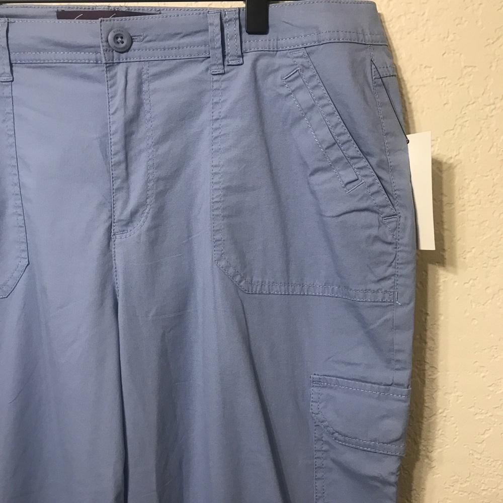 Gloria Vanderbilt Blue size 10 Capris NWT